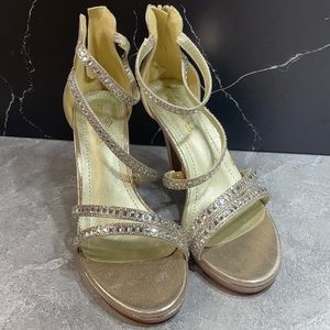 Dream Pairs Cal-20 Metallic Nude Size 6.5m